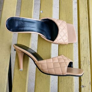 Nude/Beige Quilted Square Toe 3" Heels Sandals Size 39/8 Summer Sandals 👡